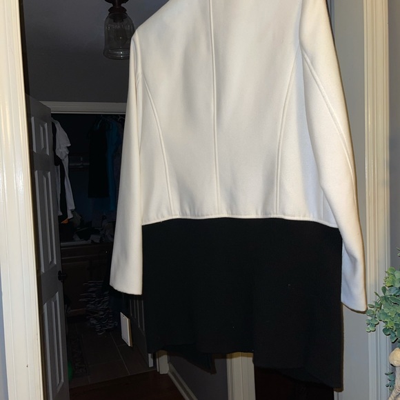 NWT knee length two tone white/top black/bottom - Picture 6 of 9